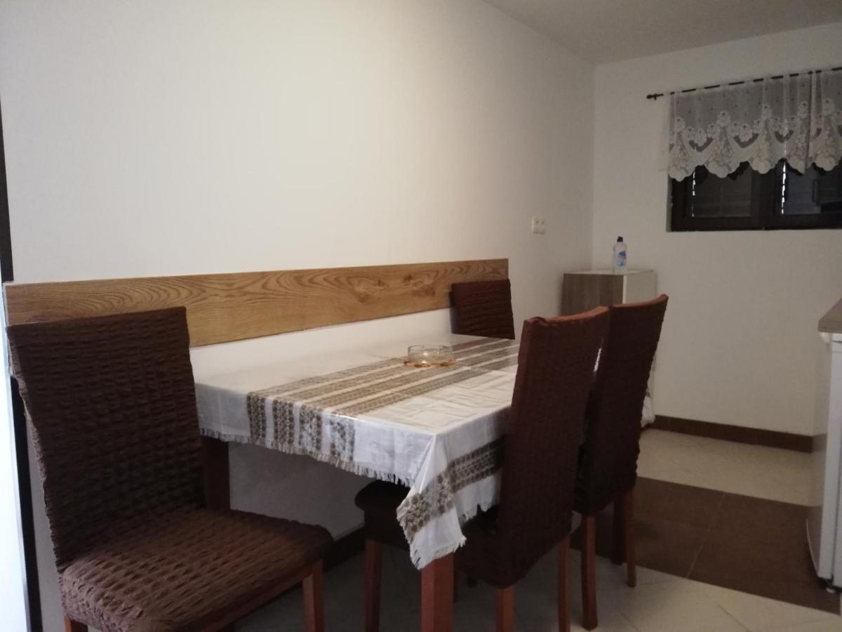 Apartman Cvita 트콘 외부 사진